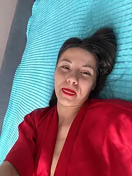 Snapshot of OnlyLeiLa chatting on 04/20/26, 08:39 OnlyLeiLa online show from 04/20/26, 08:39