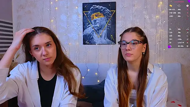 Snapshot of MelanieTwice chatting on 02/18/26, 11:39 MelanieTwice online show from 02/18/26, 11:39