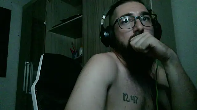 Snapshot of Redlovecouple chatting on 02/07/26, 08:34 Redlovecouple online show from 02/07/26, 08:34