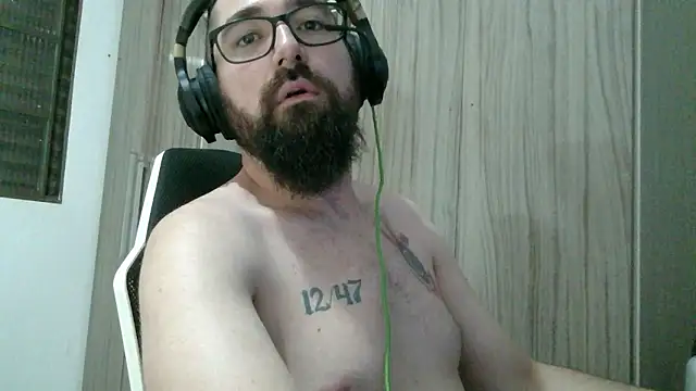 Snapshot of Redlovecouple chatting on 02/08/26, 12:08 Redlovecouple online show from 02/08/26, 12:08