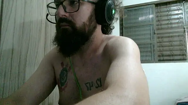 Snapshot of Redlovecouple chatting on 02/12/26, 03:07 Redlovecouple online show from 02/12/26, 03:07