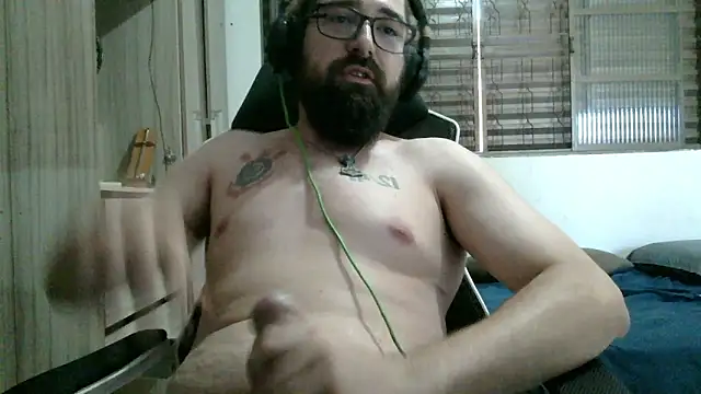 Snapshot of Redlovecouple chatting on 03/01/26, 03:58 Redlovecouple online show from 03/01/26, 03:58