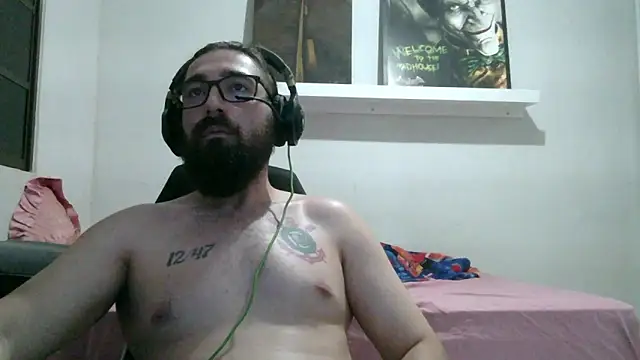 Snapshot of Redlovecouple chatting on 04/26/26, 04:59 Redlovecouple online show from 04/26/26, 04:59