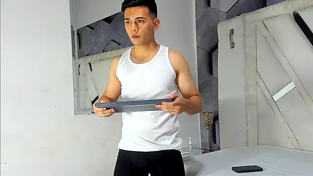 Snapshot of GoldenBoyM chatting on 02/08/26, 02:37 GoldenBoyM online show from 02/08/26, 02:37