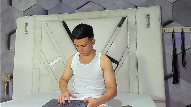 Snapshot of GoldenBoyM chatting on 02/10/26, 02:37 GoldenBoyM online show from 02/10/26, 02:37