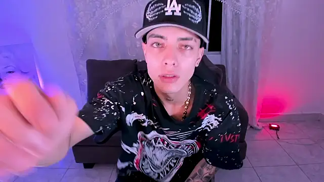 Snapshot of Dereck_Boy_ chatting on 04/18/26, 04:27 Dereck Boy online show from 04/18/26, 04:27