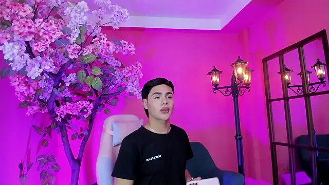 Snapshot of FemNoa chatting on 02/06/26, 12:08 FemNoa online show from 02/06/26, 12:08