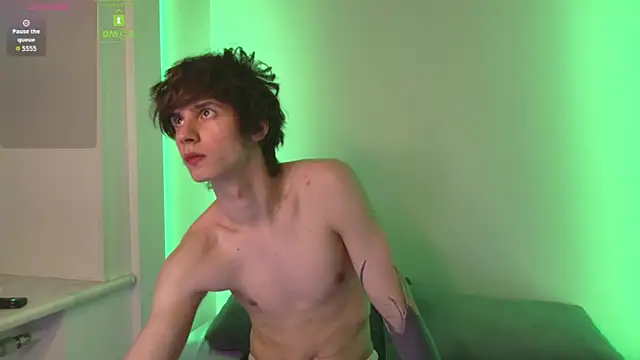 Snapshot of HoogWilder chatting on 02/09/26, 08:46 HoogWilder online show from 02/09/26, 08:46