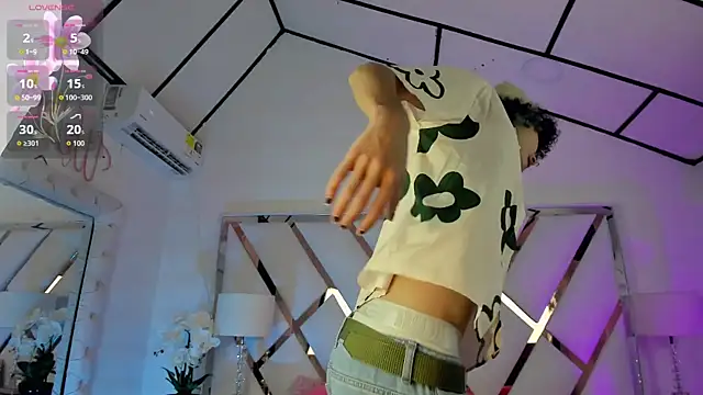 Snapshot of thanier_18 chatting on 06/11/26, 07:12 thanier 18 online show from 06/11/26, 07:12