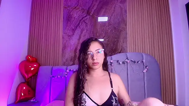 Snapshot of sarita_blondi chatting on 04/27/26, 12:03 sarita blondi online show from 04/27/26, 12:03