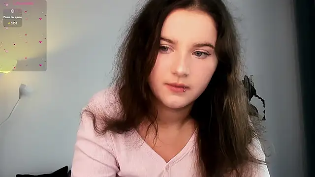 Snapshot of chloe_dashh chatting on 04/23/26, 08:35 chloe dashh online show from 04/23/26, 08:35