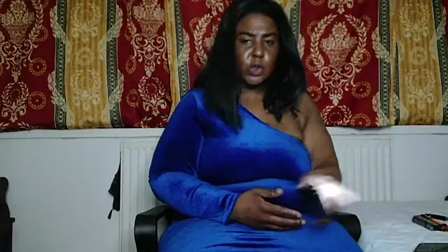 CurvySashia online show from 04/11/26, 11:42