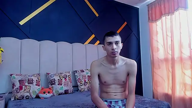 Snapshot of MiaANDrony chatting on 02/21/26, 12:39 MiaANDrony online show from 02/21/26, 12:39