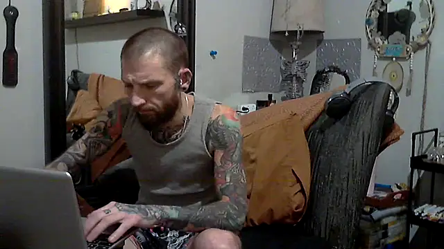 Snapshot of F_D_R_ chatting on 02/23/26, 04:32 F D R online show from 02/23/26, 04:32