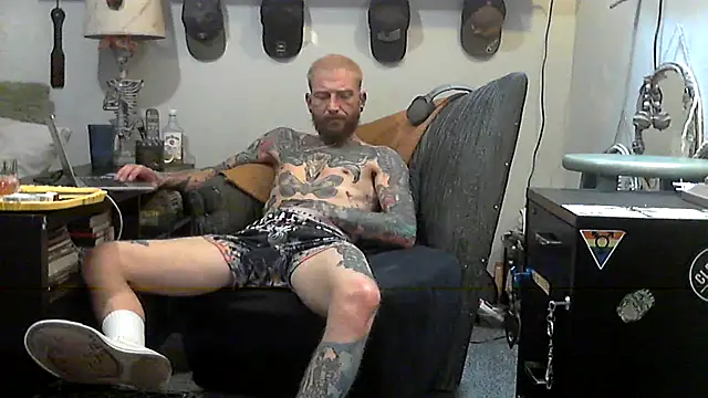 Snapshot of F_D_R_ chatting on 03/22/26, 05:22 F D R online show from 03/22/26, 05:22