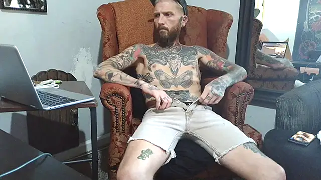 Snapshot of F_D_R_ chatting on 04/04/26, 04:37 F D R online show from 04/04/26, 04:37