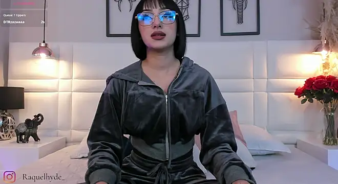 RaquelHyde  online show from 06/21/26, 12:30