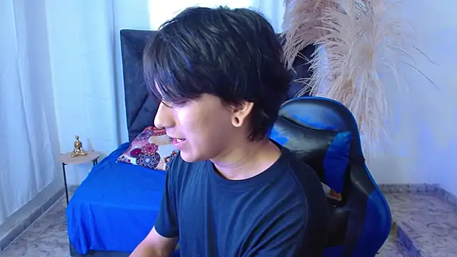 Snapshot of nikoo_18 chatting on 03/13/26, 02:01 nikoo 18 online show from 03/13/26, 02:01