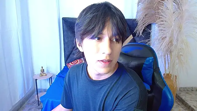 Snapshot of nikoo_18 chatting on 03/17/26, 01:47 nikoo 18 online show from 03/17/26, 01:47