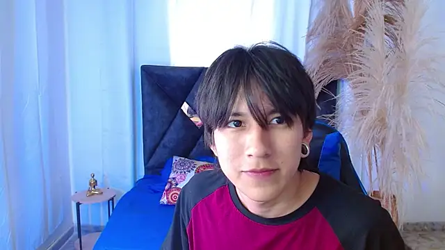 Snapshot of nikoo_18 chatting on 03/19/26, 01:48 nikoo 18 online show from 03/19/26, 01:48