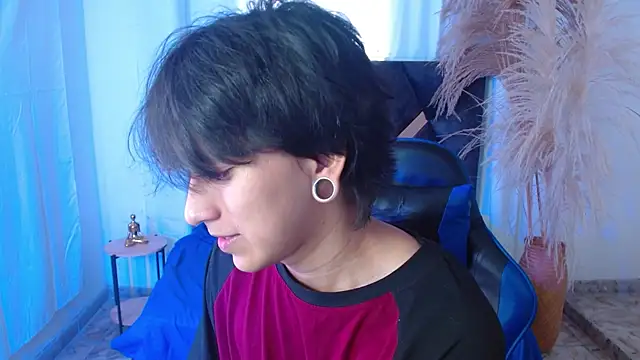 Snapshot of nikoo_18 chatting on 03/25/26, 02:12 nikoo 18 online show from 03/25/26, 02:12