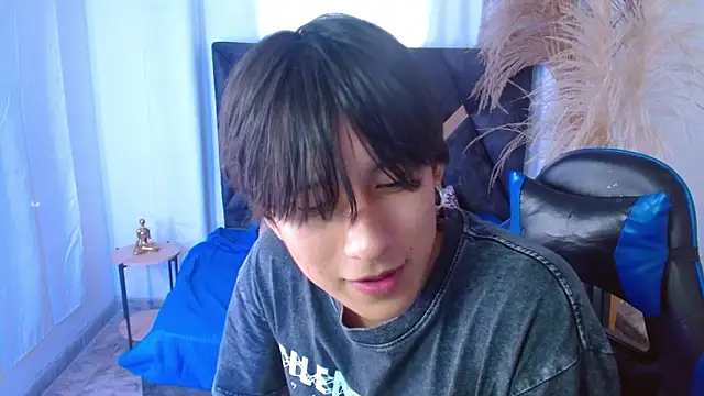 Snapshot of nikoo_18 chatting on 03/26/26, 02:11 nikoo 18 online show from 03/26/26, 02:11