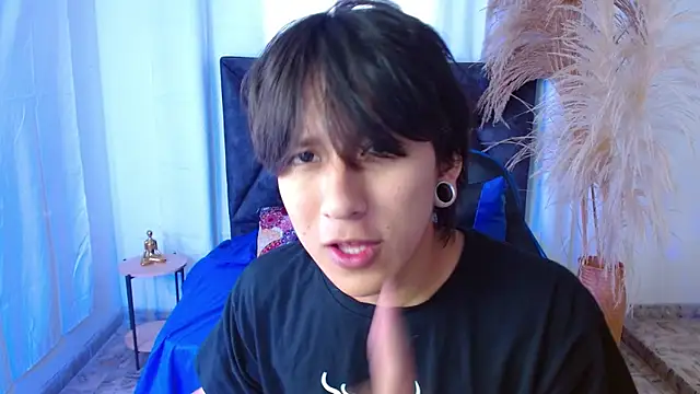 Snapshot of nikoo_18 chatting on 03/28/26, 02:05 nikoo 18 online show from 03/28/26, 02:05