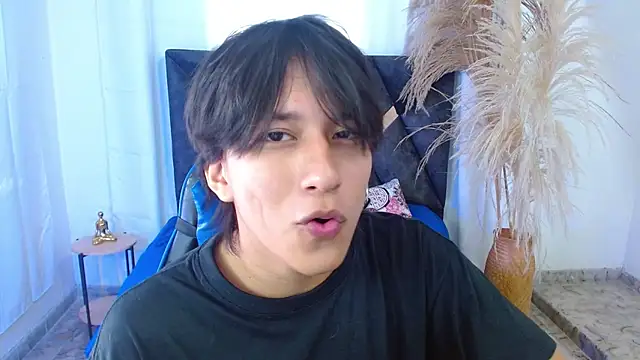 Snapshot of nikoo_18 chatting on 04/08/26, 02:28 nikoo 18 online show from 04/08/26, 02:28