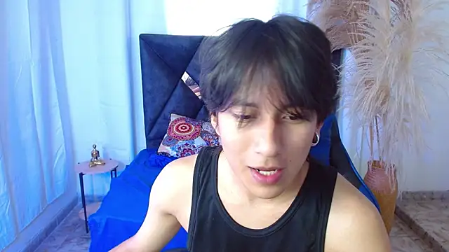 Snapshot of nikoo_18 chatting on 04/13/26, 02:33 nikoo 18 online show from 04/13/26, 02:33