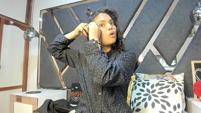 Snapshot of Maggyx chatting on 03/26/26, 01:49 Maggyx online show from 03/26/26, 01:49