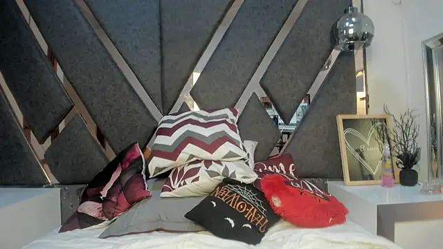 Snapshot of Maggyx chatting on 04/12/26, 02:22 Maggyx online show from 04/12/26, 02:22