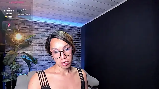 isabella star  online show from 05/18/26, 12:00
