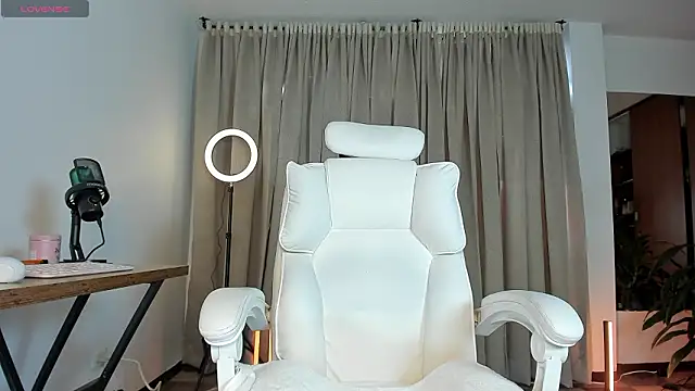 karinnixx online show from 03/12/26, 08:04