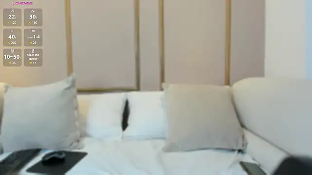 Snapshot of LisaLain chatting on 02/19/26, 12:12 LisaLain online show from 02/19/26, 12:12