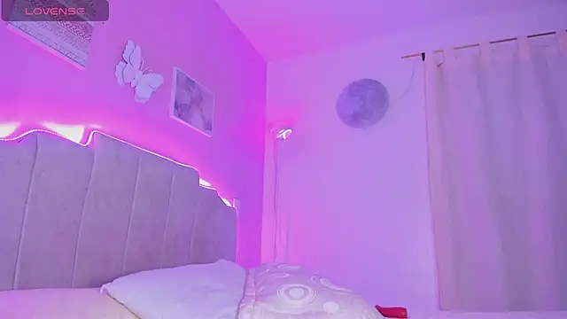 Snapshot of SofiaSiren chatting on 04/17/26, 02:03 SofiaSiren online show from 04/17/26, 02:03