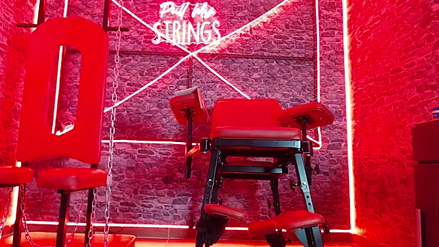 Snapshot of MiistressBlu chatting on 02/13/26, 07:43 MiistressBlu online show from 02/13/26, 07:43