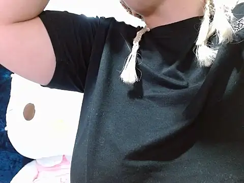 Snapshot of sendy_VeryDirty chatting on 02/15/26, 07:10 sendy VeryDirty online show from 02/15/26, 07:10