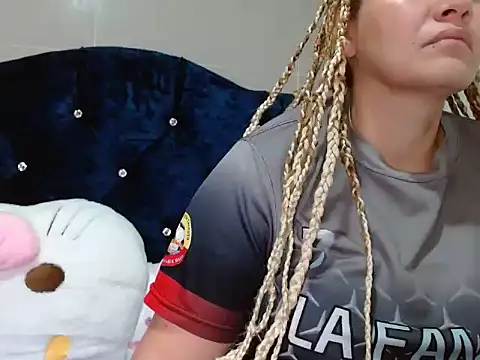 Snapshot of sendy_VeryDirty chatting on 02/17/26, 01:13 sendy VeryDirty online show from 02/17/26, 01:13