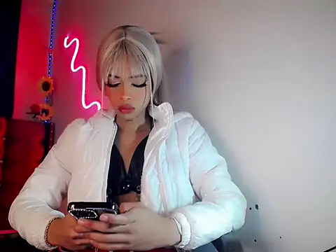 DahliaGill online show from 06/15/26, 02:19