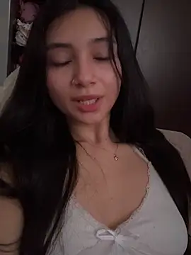 Snapshot of Chinicr18 chatting on 04/26/26, 01:42 Chinicr18 online show from 04/26/26, 01:42