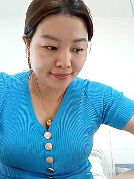 Snapshot of Jennie_dogy chatting on 04/11/26, 01:21 Jennie dogy online show from 04/11/26, 01:21