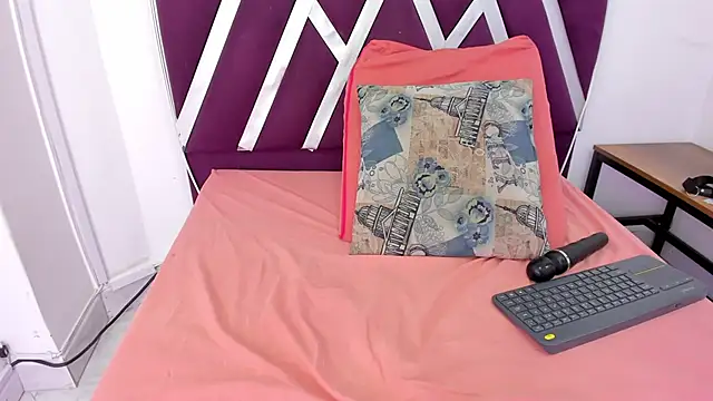 Snapshot of ninameduxx chatting on 04/09/26, 06:19 ninameduxx online show from 04/09/26, 06:19