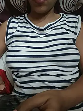 Snapshot of komalsharma99 chatting on 05/17/26, 06:59 komalsharma99 online show from 05/17/26, 06:59