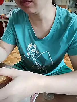 Snapshot of LiilyZi chatting on 04/16/26, 01:28 LiilyZi online show from 04/16/26, 01:28