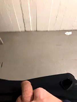 Snapshot of Tommyzzzzzz chatting on 11/16/25, 05:51 Tommyzzzzzz online show from 11/16/25, 05:51