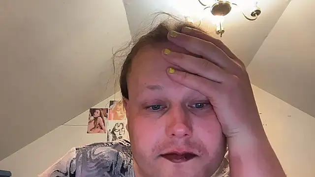 Snapshot of RaeganV chatting on 03/01/26, 01:51 RaeganV online show from 03/01/26, 01:51