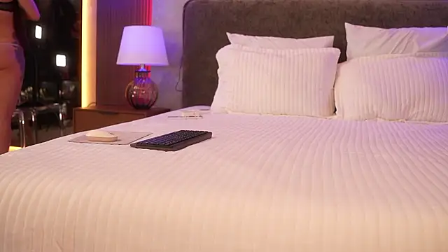 Snapshot of Loona_Dancer chatting on 02/24/26, 01:42 Loona Dancer online show from 02/24/26, 01:42