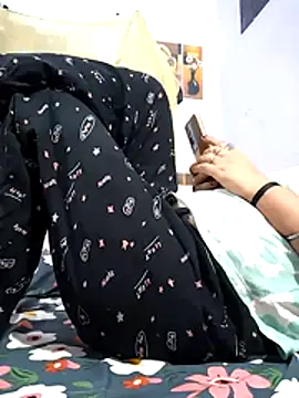 Snapshot of Priyaji-10 chatting on 03/16/26, 04:33 Priyaji-10 online show from 03/16/26, 04:33