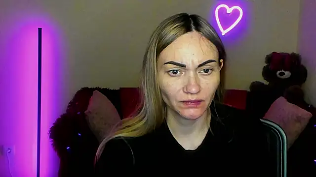 Snapshot of BlondMikey22 chatting on 04/18/26, 05:28 BlondMikey22 online show from 04/18/26, 05:28