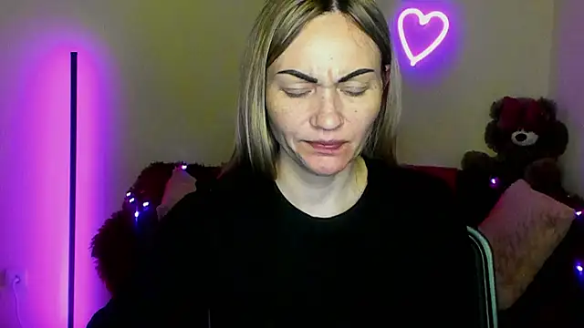 Snapshot of BlondMikey22 chatting on 04/18/26, 07:58 BlondMikey22 online show from 04/18/26, 07:58
